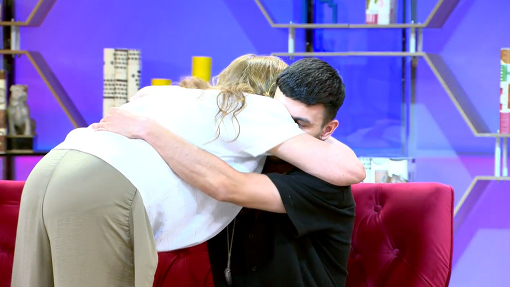 El emocionante reencuentro entre una tía y su sobrino deja al plató completamente conmocionado: "Eres importantísimo para mí"