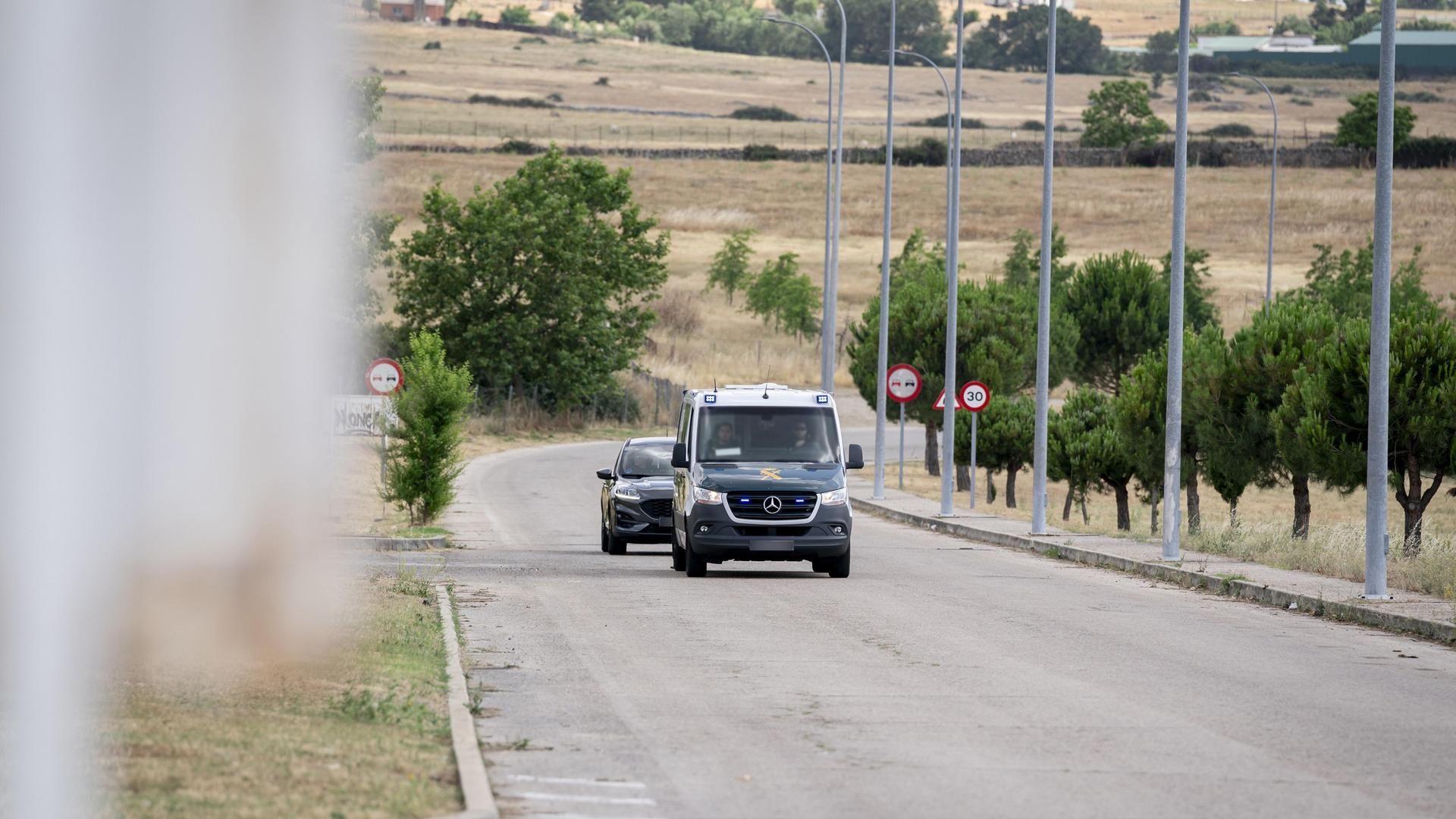 El furgón policial, con Santos Cerdán