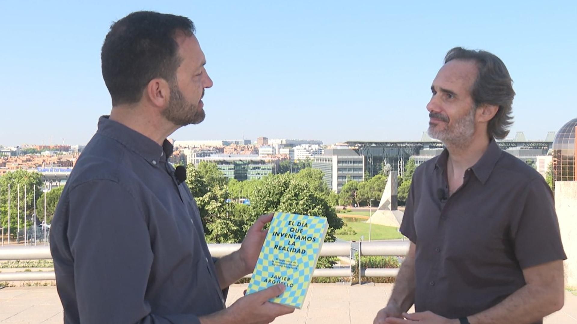 Javier Argüello da un salto a la no ficción con su nuevo libro: ‘El día que inventamos la realidad’ Javier Argüello da un salto a la no ficción con su nuevo libro: ‘El día que inventamos la realidad’