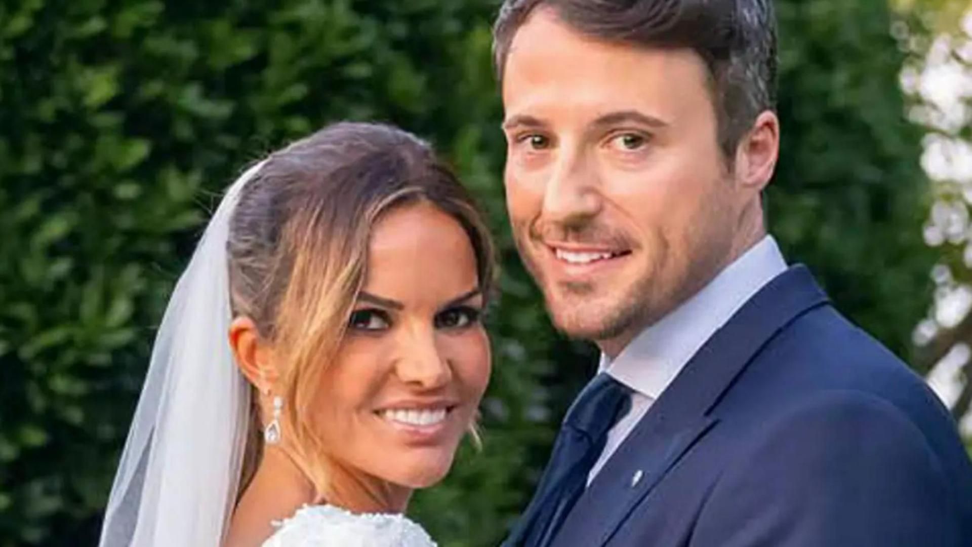 La primera foto del vestido de novia de Marta López: corte sirena, desmontable y manga francesa