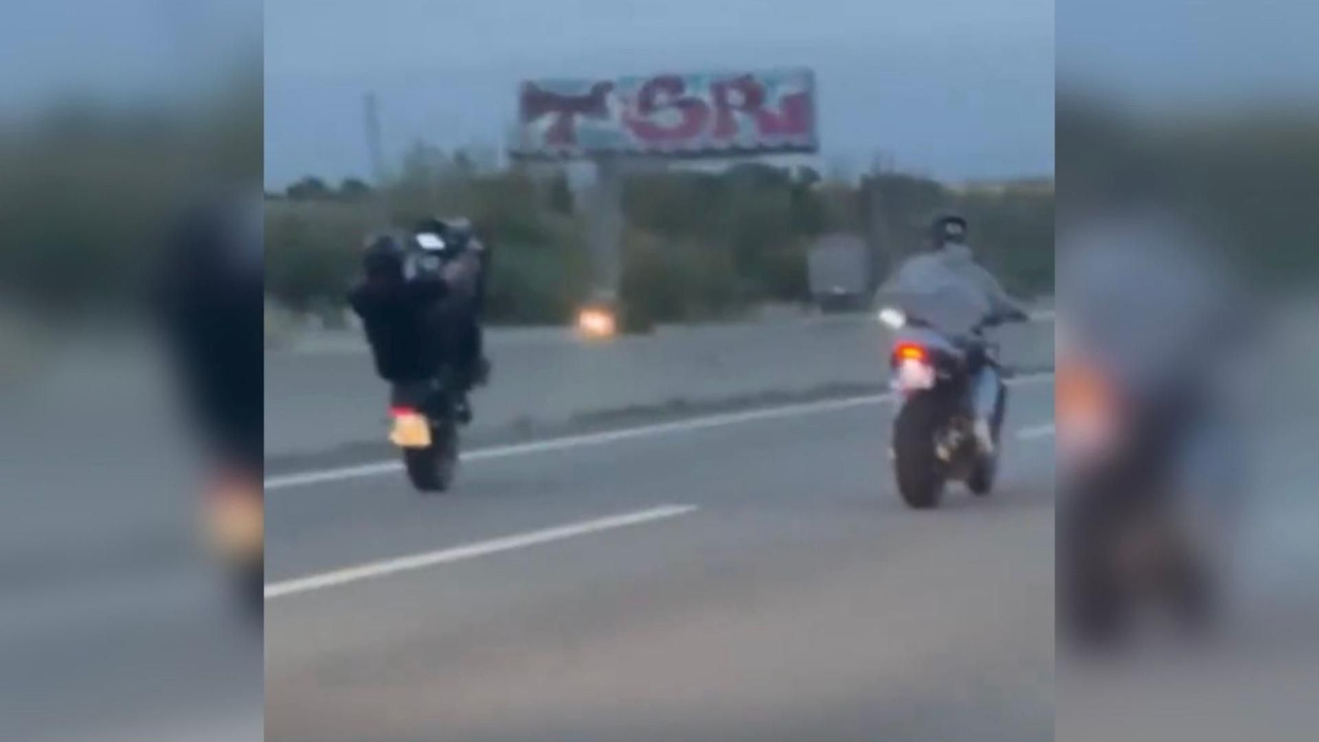 La temeridad de dos motoristas en la AP-7 en Barcelona