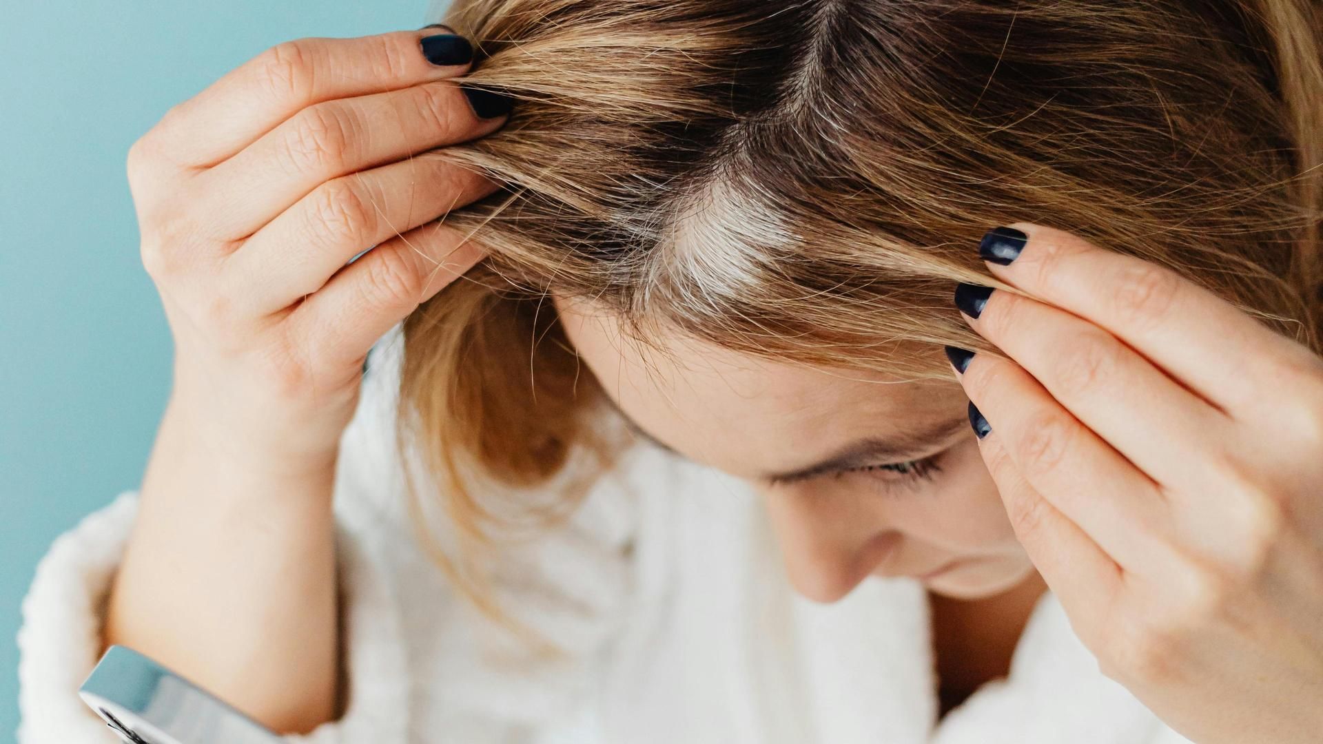 ¿Y si fuese posible recuperar el color del pelo que se te puso gris por el estrés?