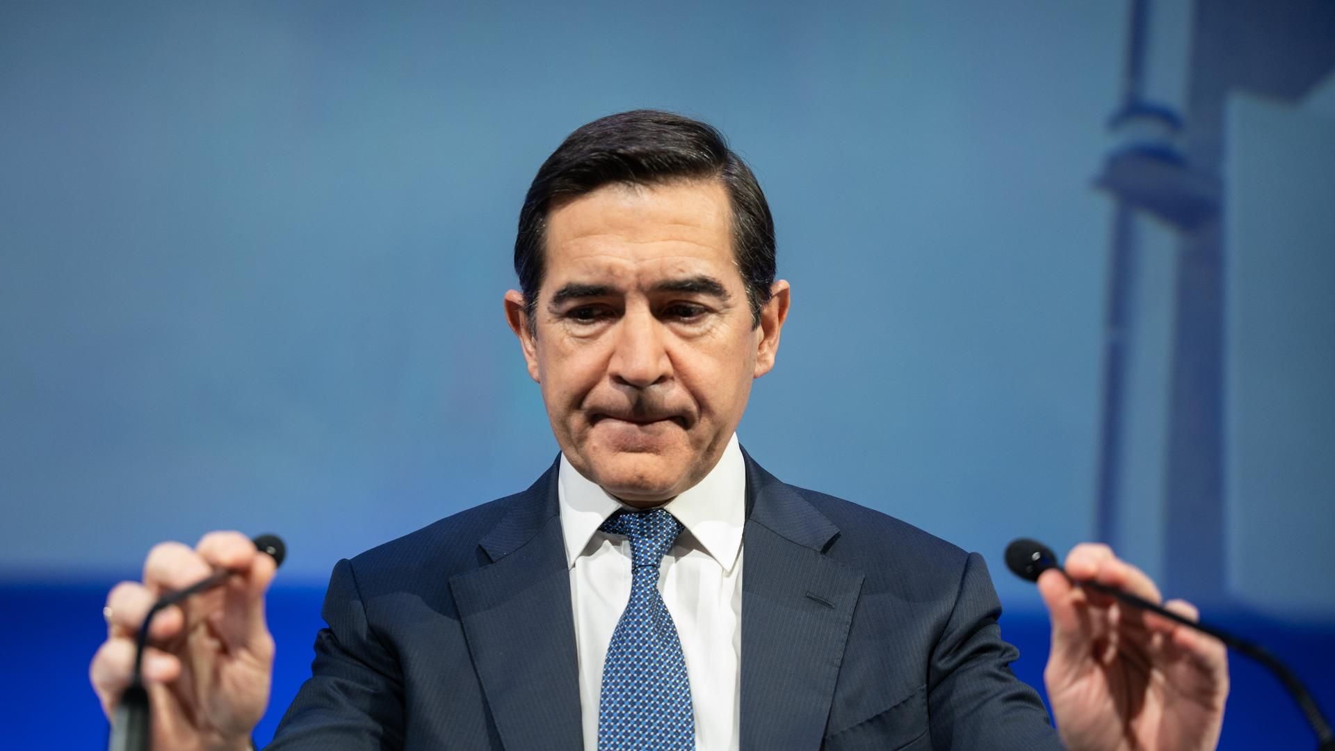 BBVA decide seguir adelante con la OPA al Sabadell tras analizar la condición del Gobierno