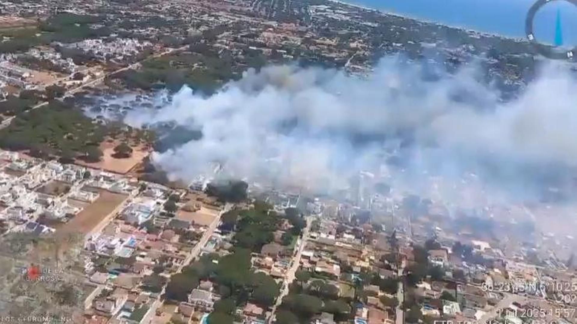 Dan por extinguido el incendio en Chiclana de la Frontera que había provocado el desalojo de varias viviendas