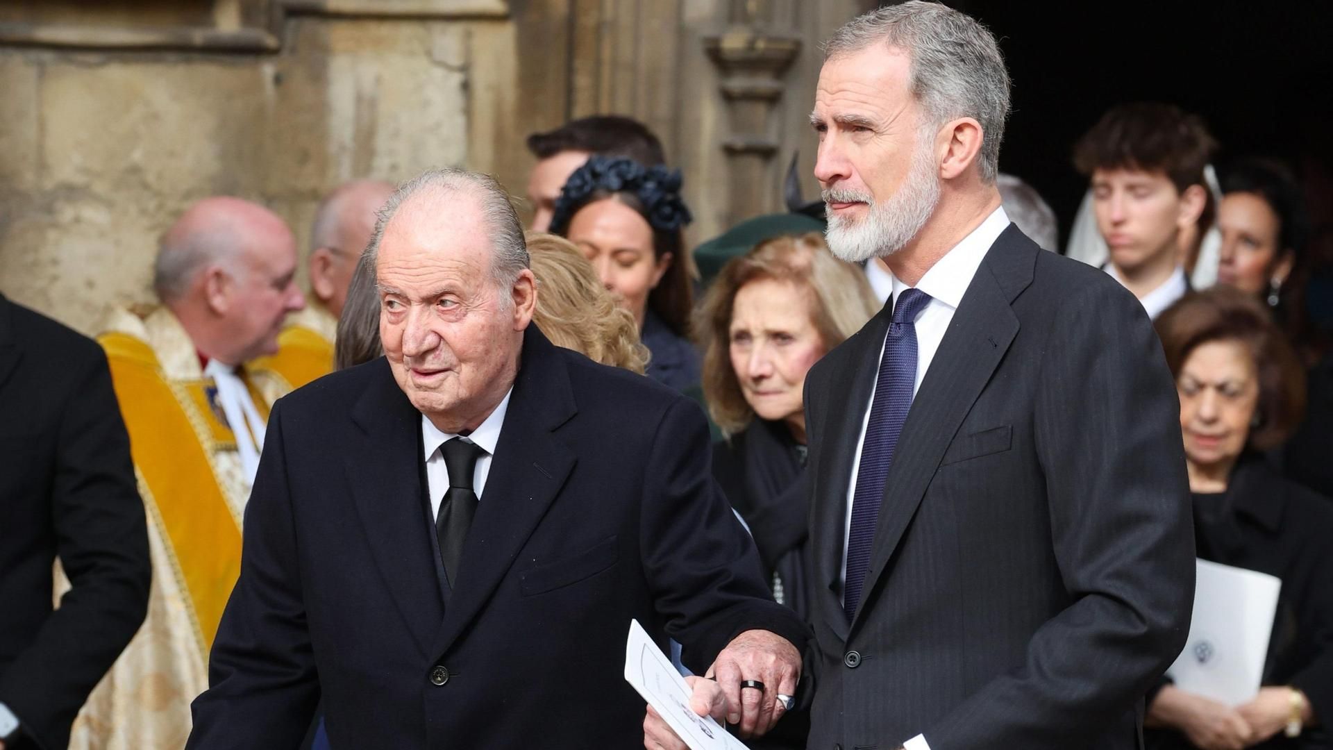 El rey Felipe y el emérito Juan Carlos en febrero de 2024.