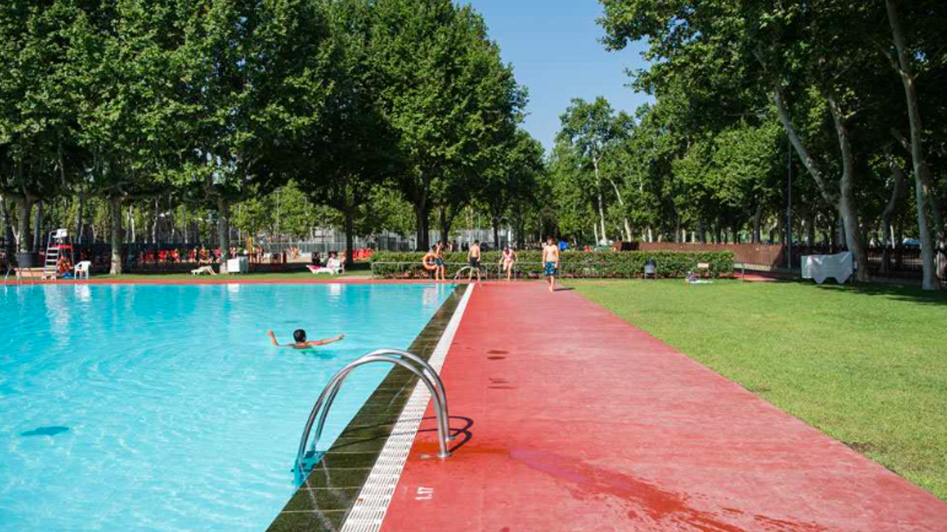 Imagen de la piscina de la Devesa