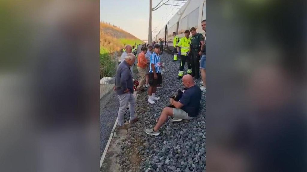 La odisea de más de trescientos pasajeros encerrados un AVE sin servicios ni aire acondicionado