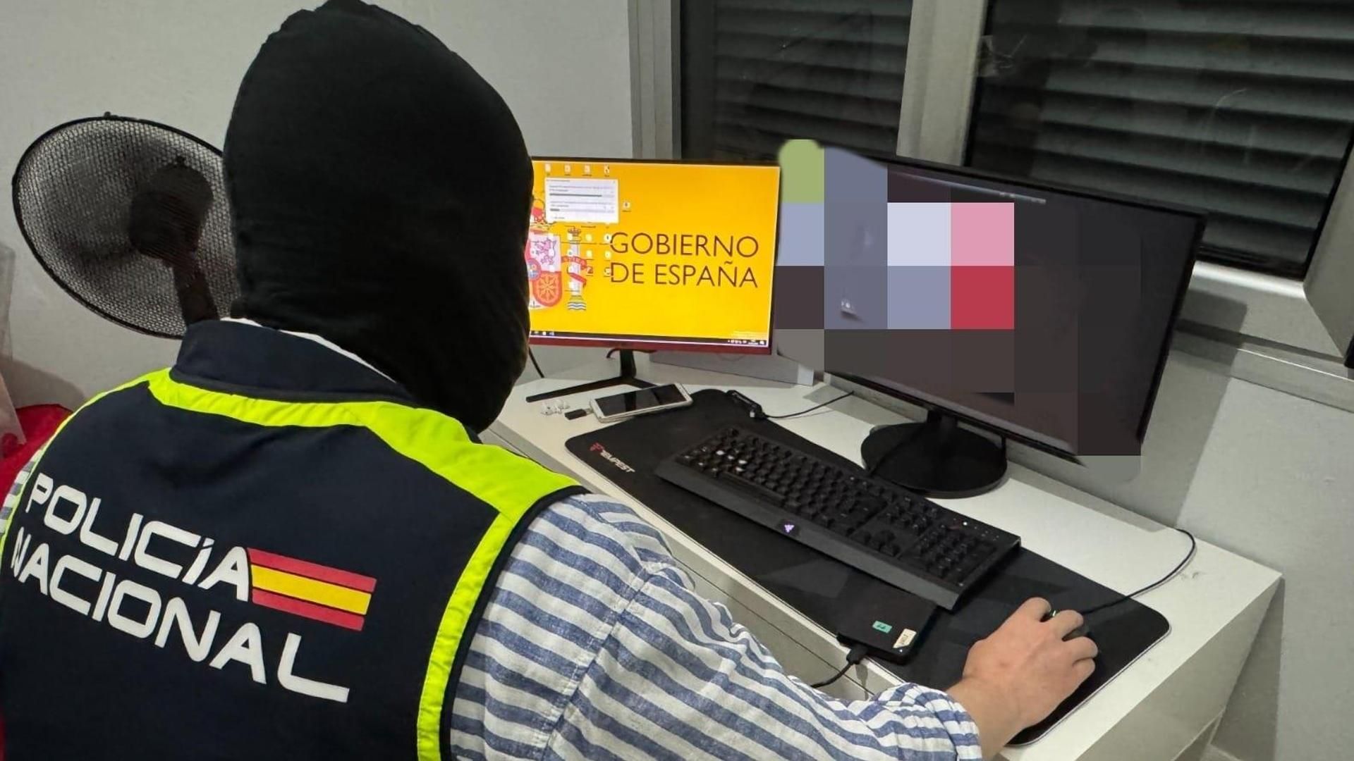 Los dos jóvenes de 18 y 19 años detenidos en Las Palmas por filtrar los datos sobre ministros, serán acusados de ciberterrorismo