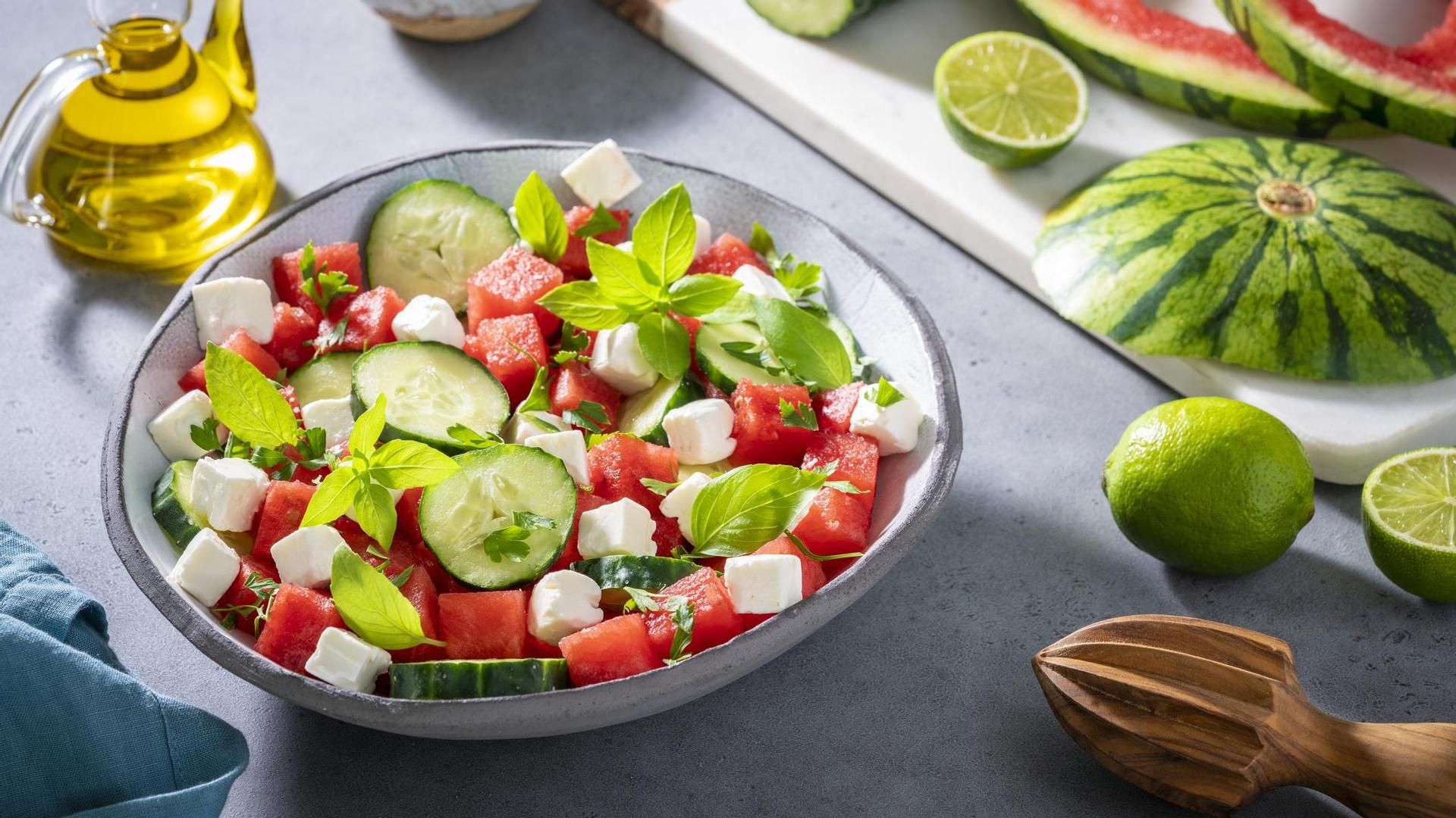 Una ensalada completa y con productos de temporada puede ser una buena opción