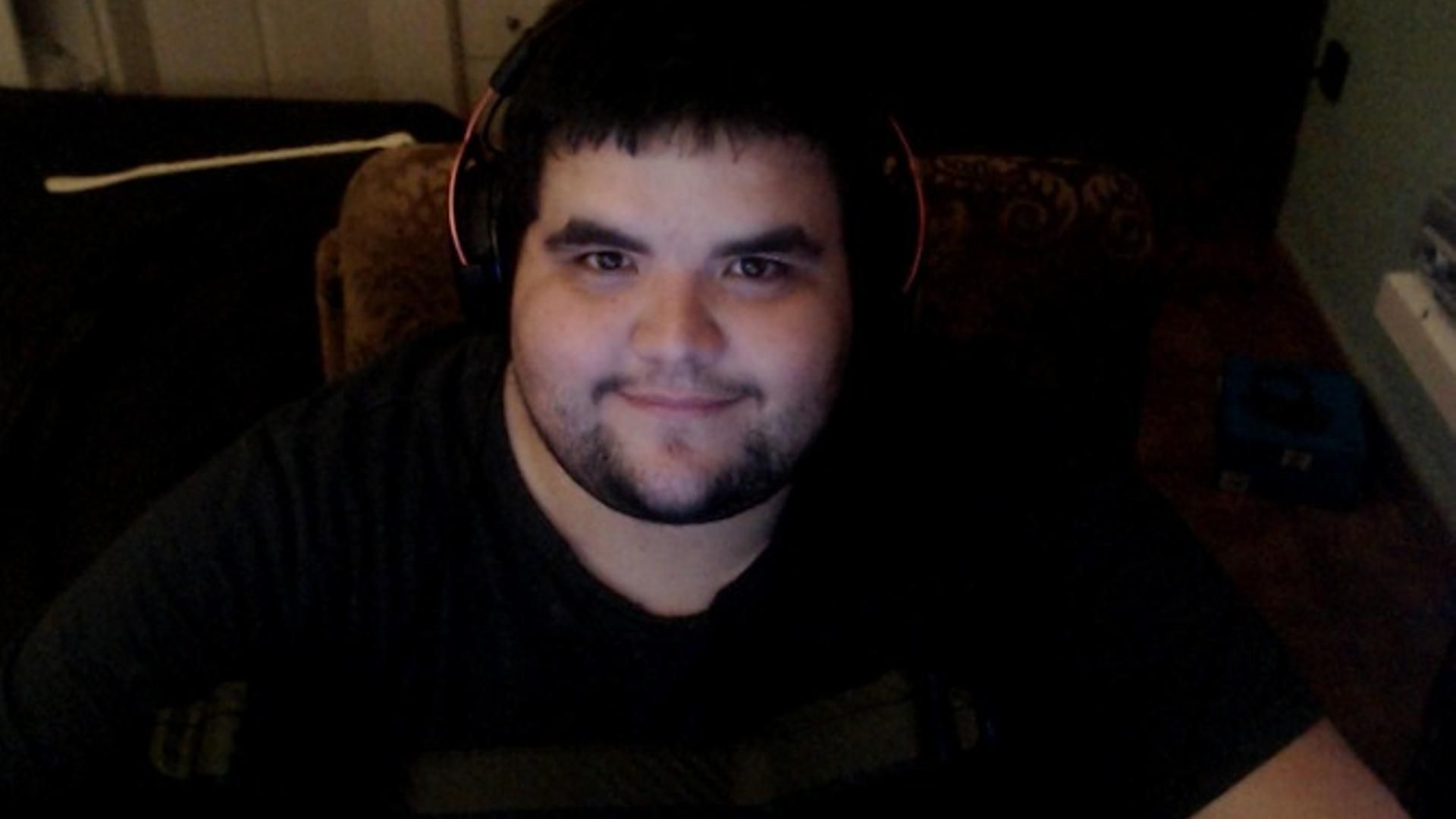 Álvaro Muñoz trata de superar a sus 26 años el comentario racista al borde de una piscina que le ha marcado la vida hace 14 años