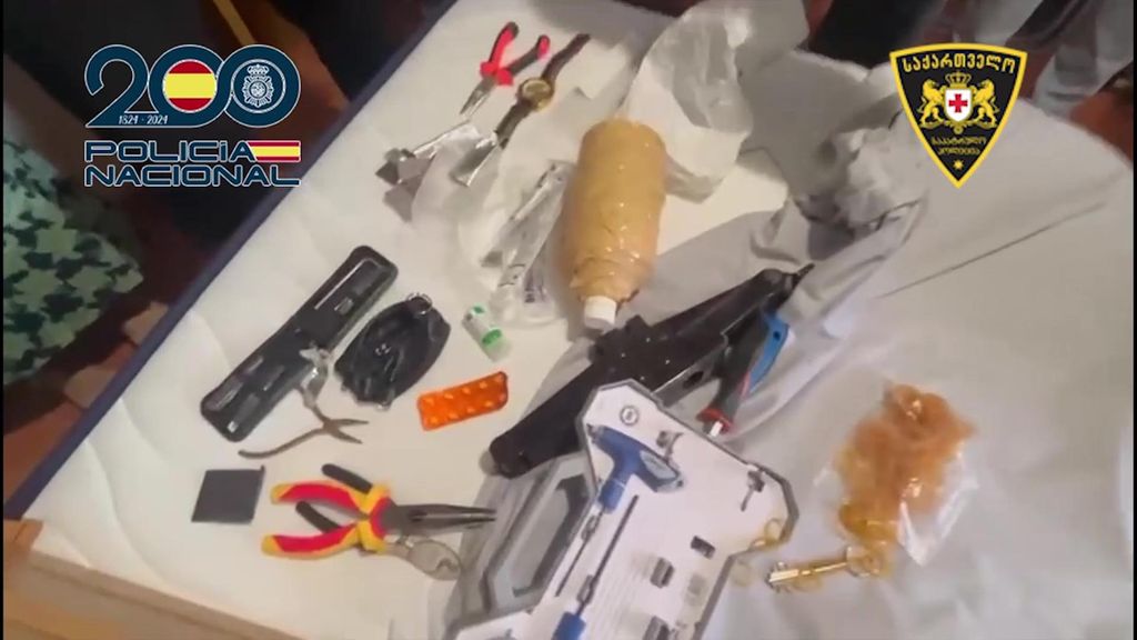 Detenidos por robar en casas utilizando ácido corrosivo para destruir los bombines de las puertas