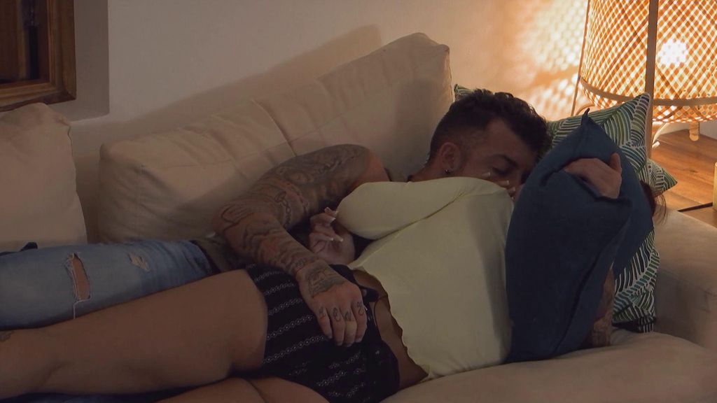 Fani Carbajo cae en la tentación con Rubén en ‘La isla de las tentaciones 1’: su apasionado beso y las “palpitaciones” del soltero