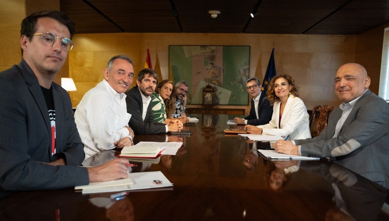 Imagen de la reunión mantenida este miércoles entre PSOE y Sumar en el Congreso de los Diputados.