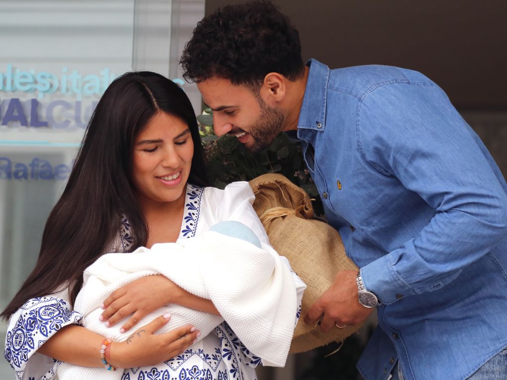 Isa Pantoja y Asraf Beno le han hecho una sesión de fotos profesionales a su hijo Cairo
