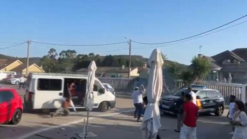 Las duras imágenes de la pelea entre familias en Ribeira: el hombre que murió fue atropellado durante una persecución
