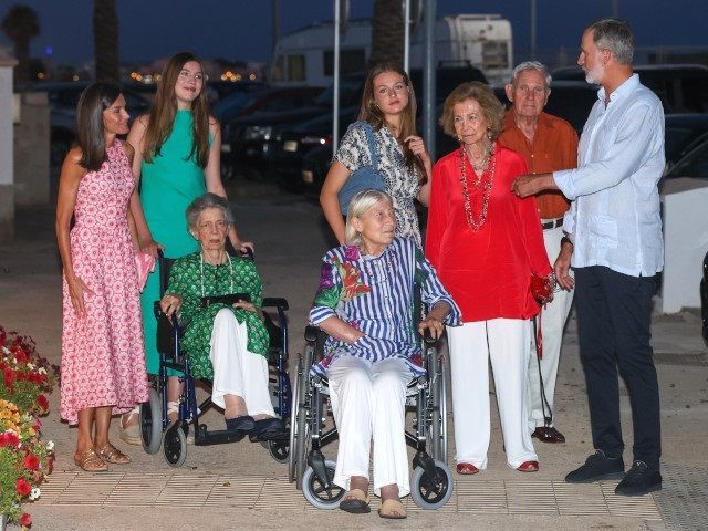 Los Reyes Felipe y Letizia disfrutan de una cena con sus hijas, la Reina Sofía y la Princesa Irene de Grecia