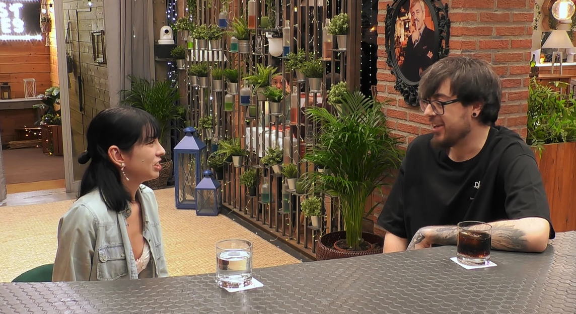 Los solteros se llevan una buena impresión al conocerse en la barra de 'First Dates'