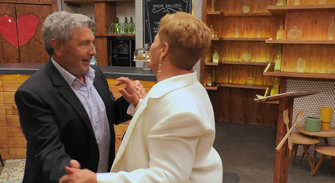 Un soltero octogenario de 'First Dates' le da un mordisco a su cita