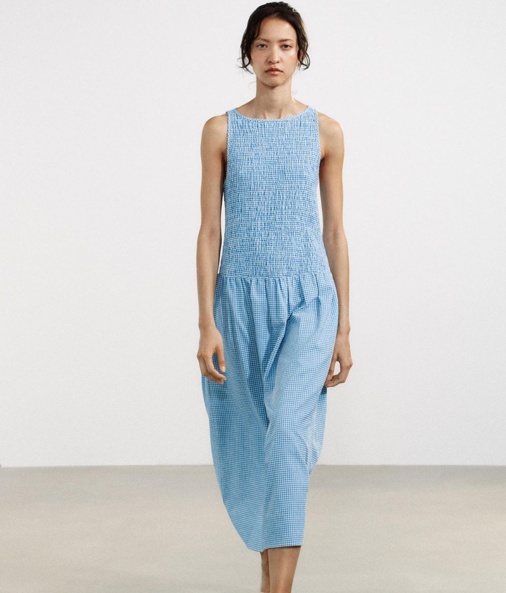 También está disponible en azul