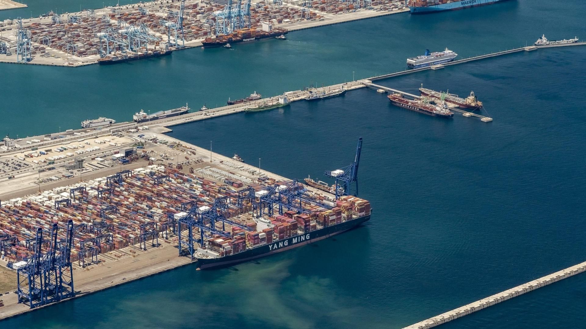 Accidente en el puerto de Algeciras: la colisión de un ferry obliga a suspender todas las operaciones