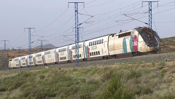 Adif desmiente a Ouigo y le señala: su tren "es el origen de la ...
