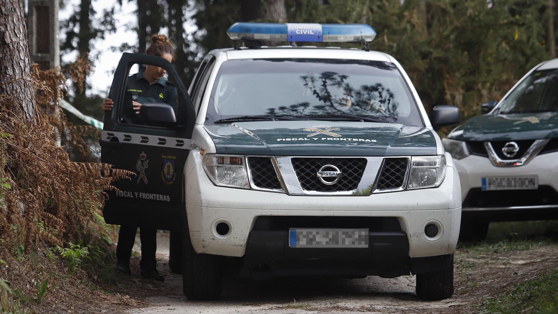 Dos coches de la Guardia Civil