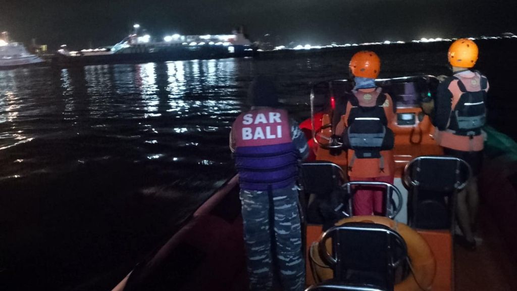 El naufragio de un ferri en la isla de Bali deja cuatro muertos y 38 desaparecidos
