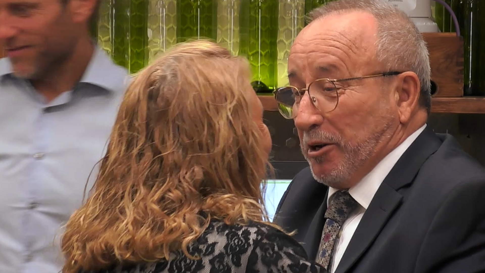 El tierno abrazo de dos solteros de ‘First Dates’ nada más conocerse: “Tienes una sonrisa peligrosa” El tierno abrazo de dos solteros de ‘First Dates’ nada más conocerse: “Tienes una sonrisa peligrosa”