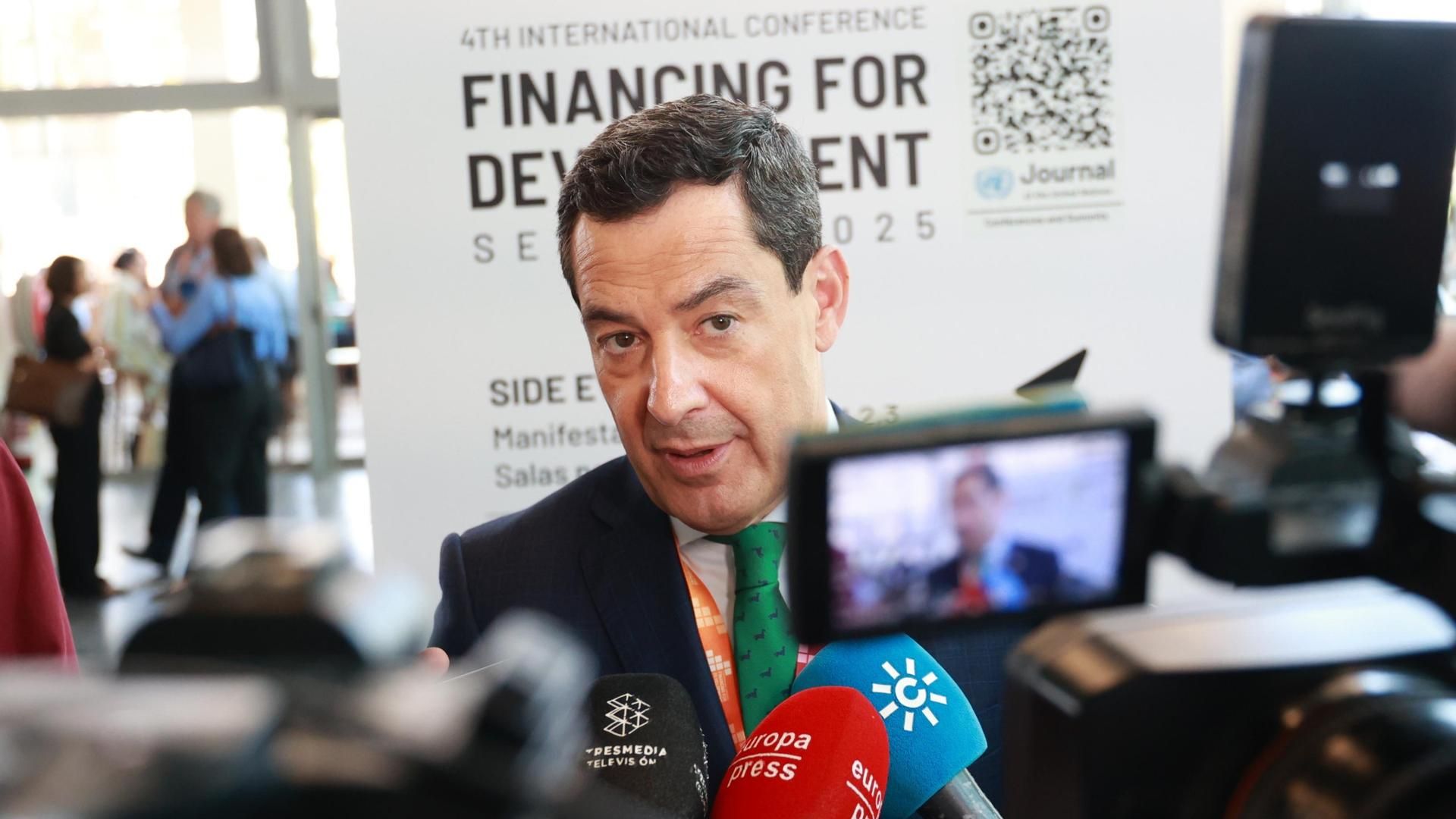 Juanma Moreno sufre el "retraso" del AVE Málaga-Madrid este jueves: "Es inaceptable el caos ferroviario"