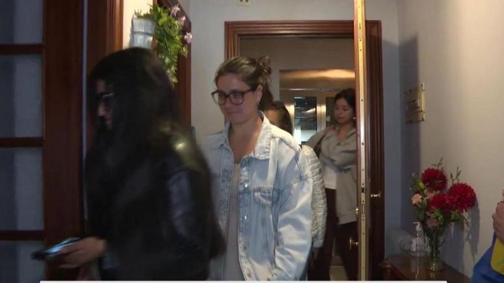 La odisea de encontrar piso de estudiantes en Santiago: universitarios hacen cola toda la noche frente a las inmobiliarias