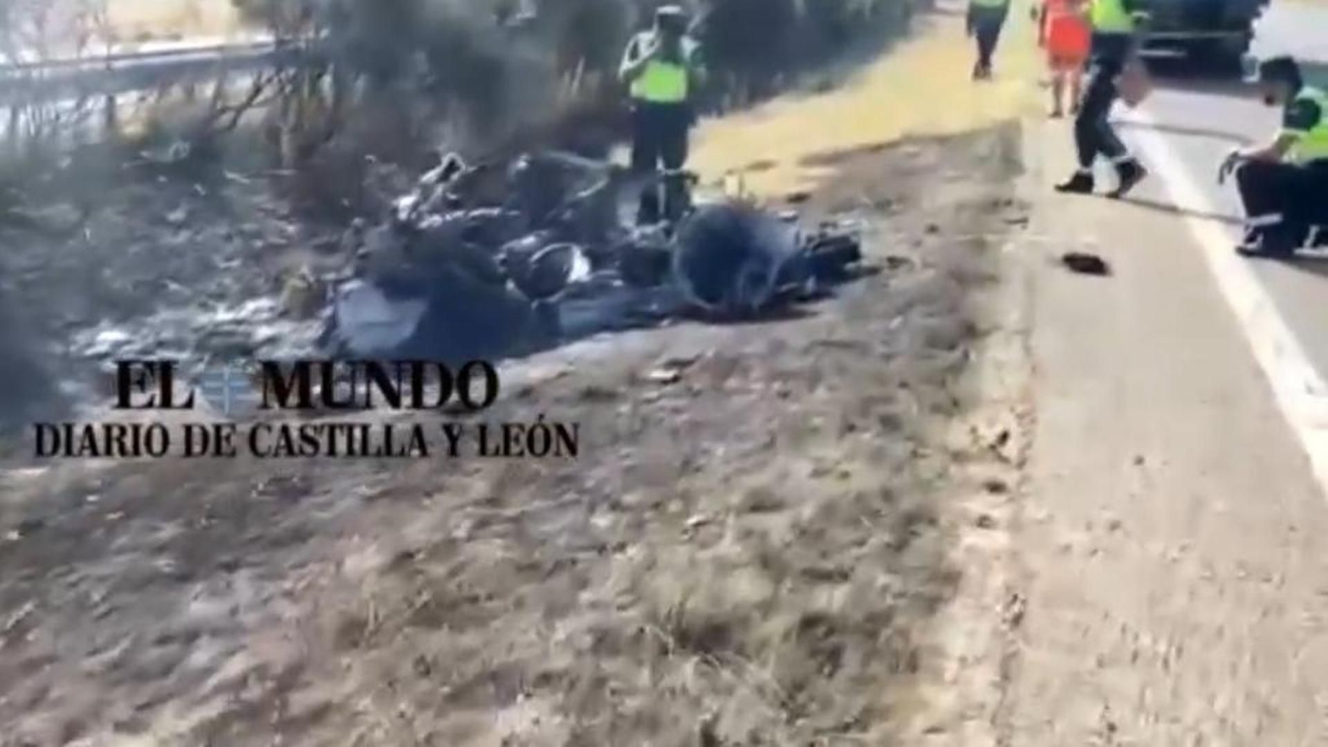 Las imágenes de los agentes de la Guardia Civil analizando el vehículo de Diogo Jota.