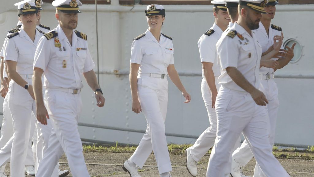 Leonor, llegando a Gijón, con sus compañeros