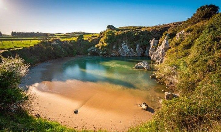 Playa de Gulpiyuri, en Llanes