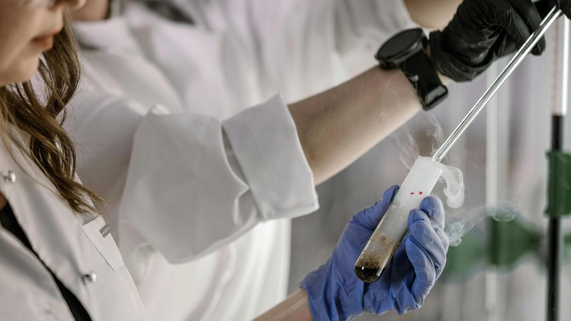 Pruebas científicas en un laboratorio de investigación