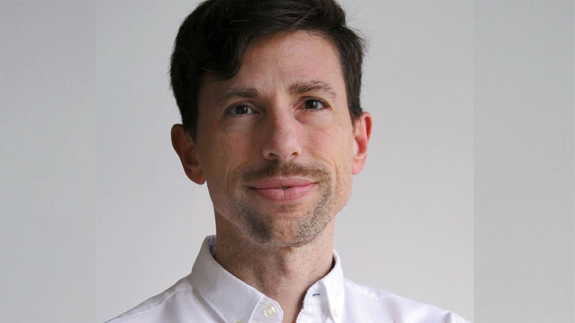 Rafael San Román, psicólogo: "Existe un indicador clave para saber cuándo debemos ir a terapia"