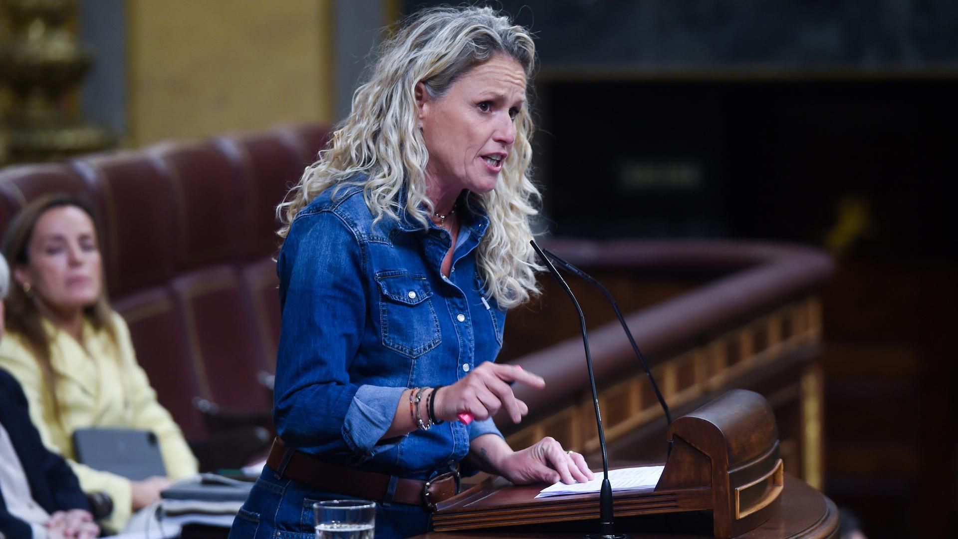 Archivo - La diputada del PSOE Montse Mínguez durante un pleno en el Congreso de los Diputados, a 29 de octubre de 2024, en Madrid (España).