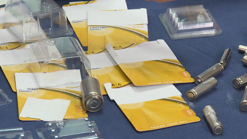 Desmantelan una red criminal que falsificó 3,5 millones de pilas en Madrid: hay seis detenidos