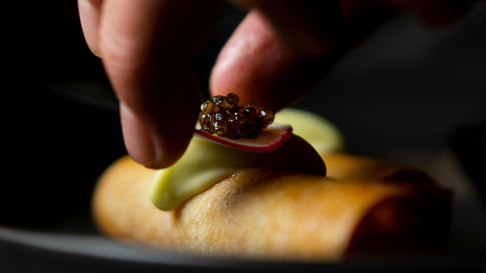 El caviar le da un toque especial a los canapés.