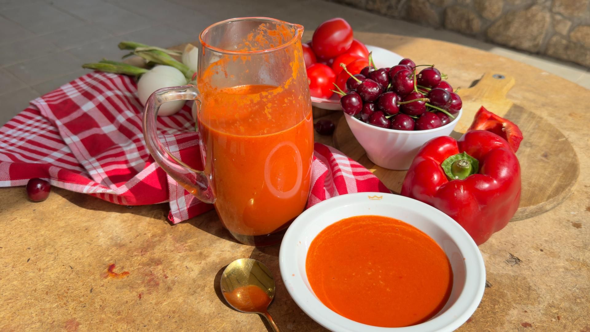El gazpacho de cerezas con el que refrescar tus comidas este verano