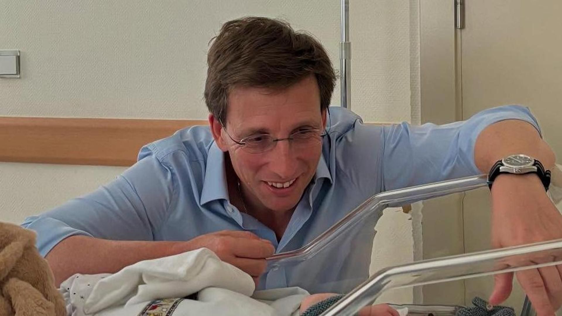José Luis Martínez-Almeida con su hijo José Luis Martínez-Almeida con su hijo