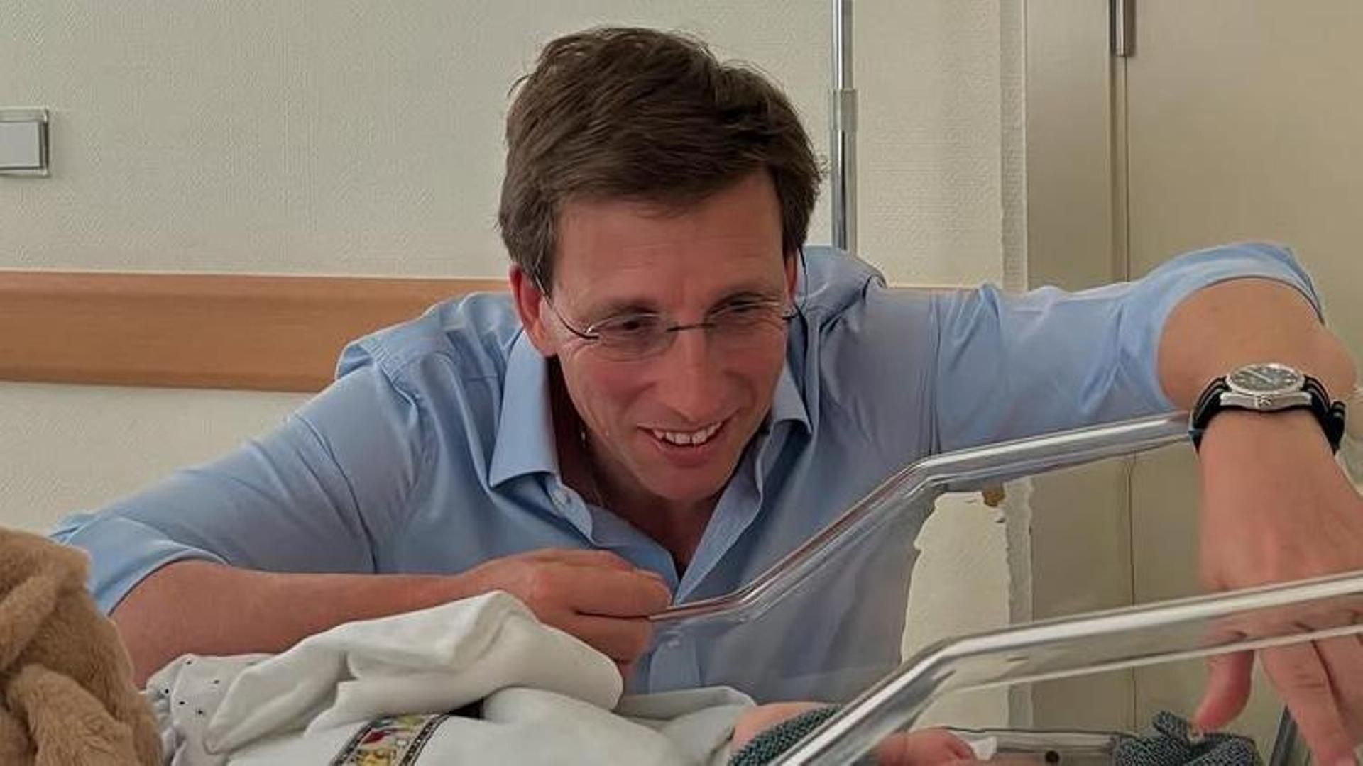 José Luis Martínez-Almeida con su hijo Lucas