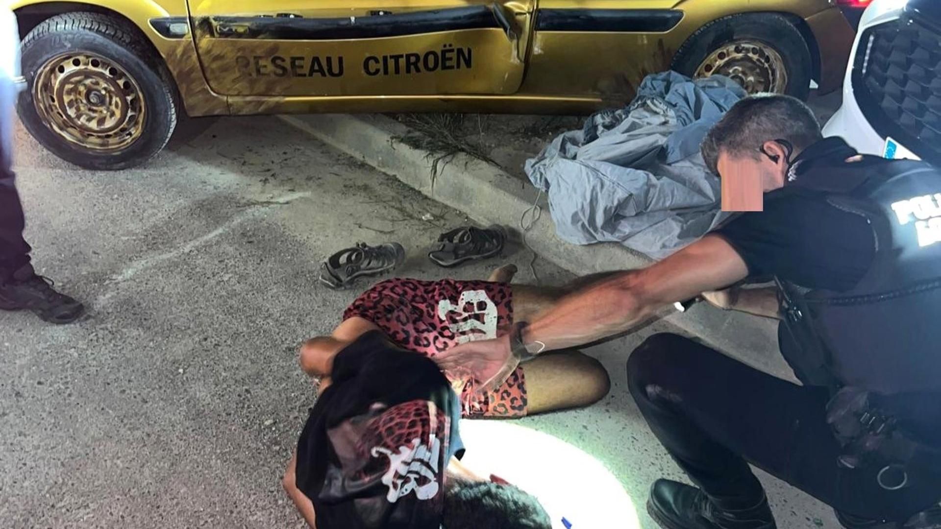 Kamikaze detenido por los agentes Kamikaze detenido por los agentes