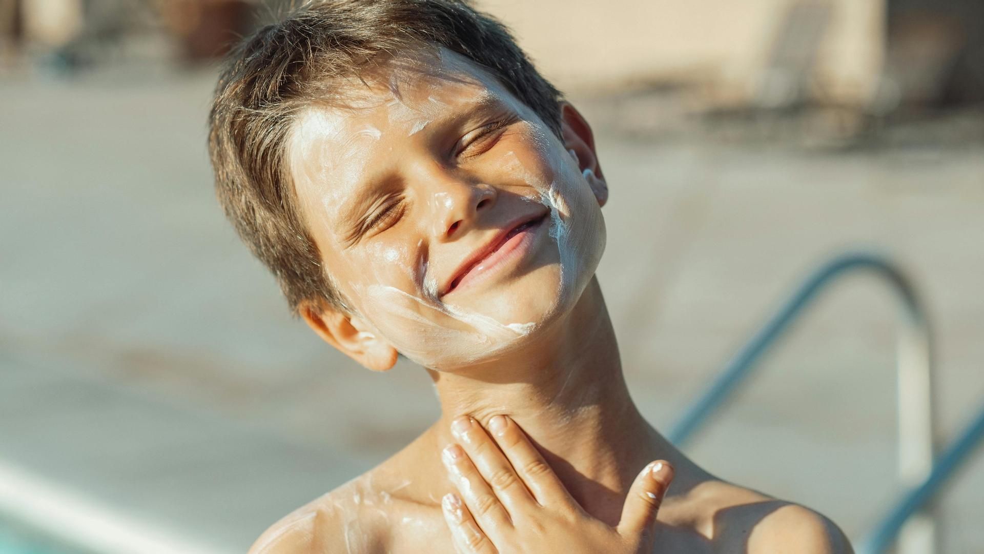 Las horas en las que debemos echarnos crema solar