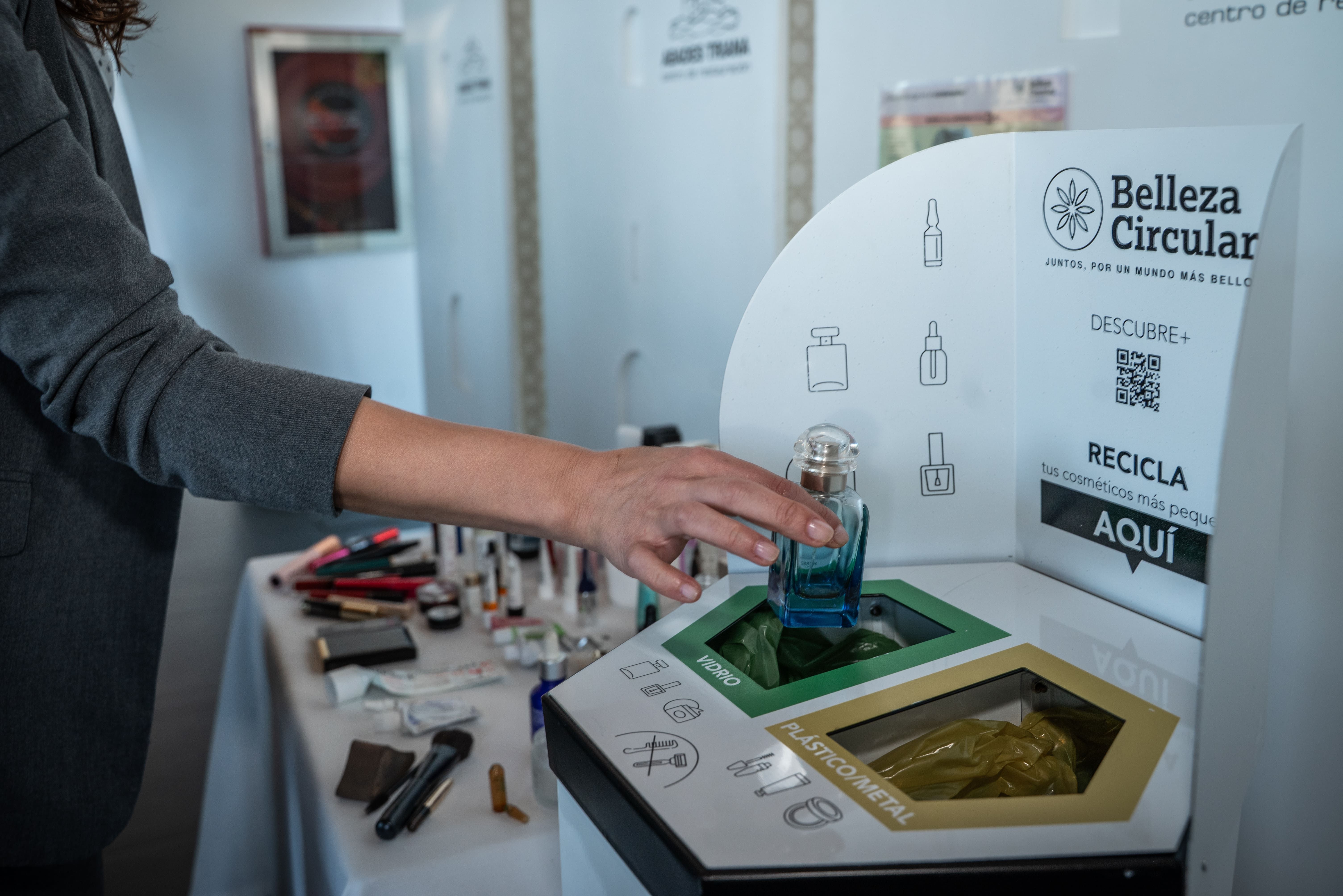 Los contenedores de reciclado de cosméticos que se están probando en Sevilla
