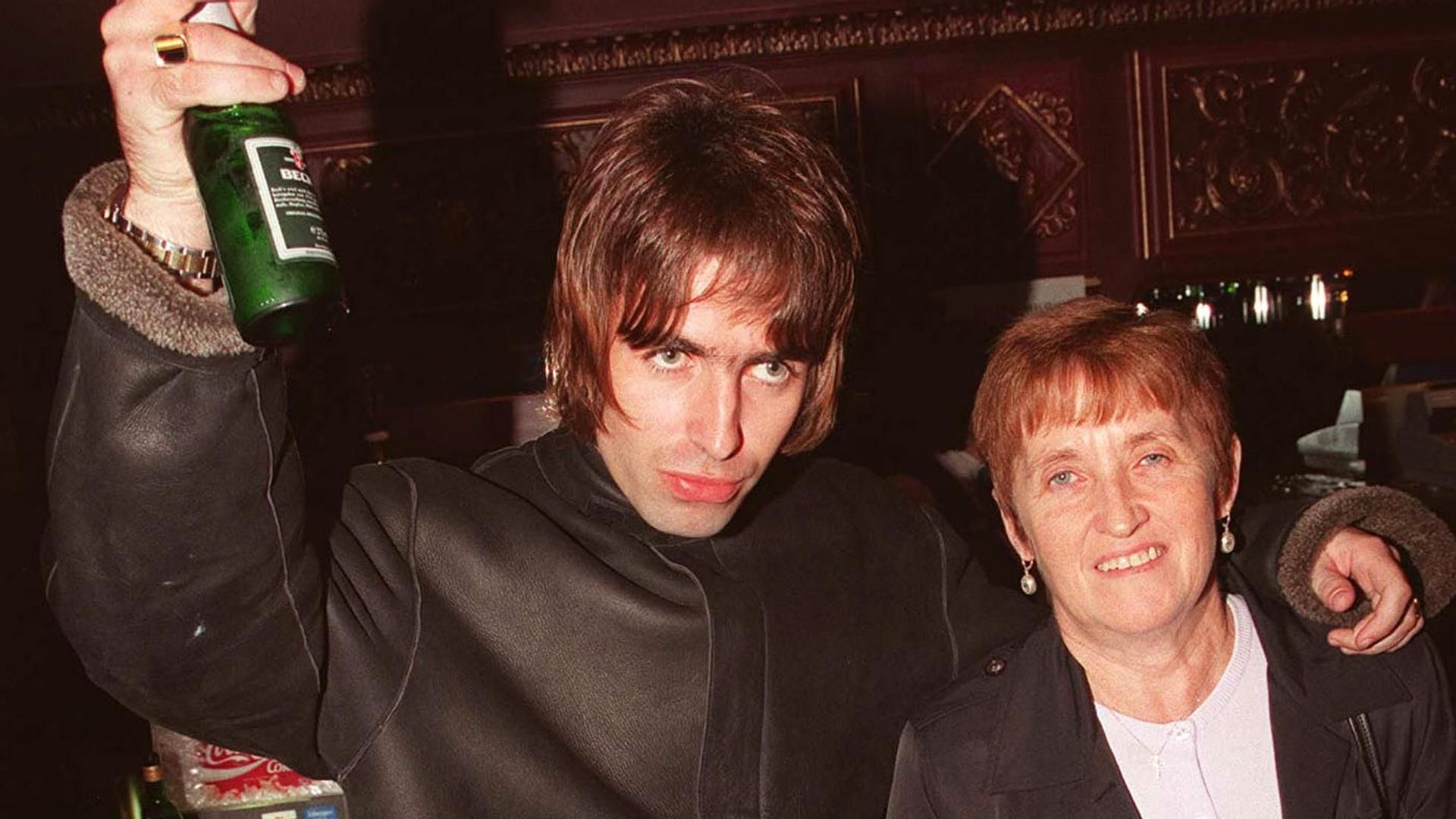 Peggy y Liam Gallagher