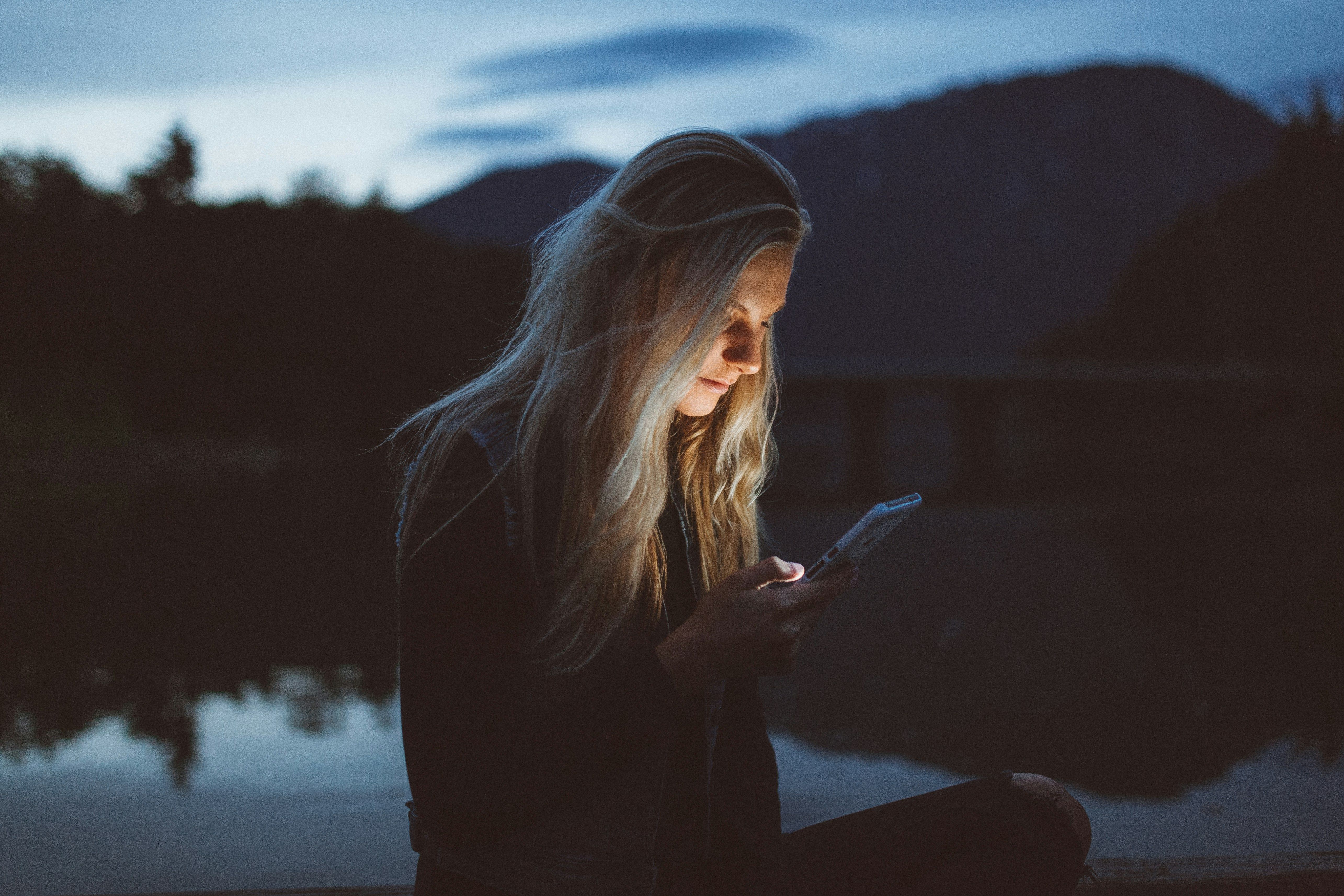 postura movil becca tapert unsplash