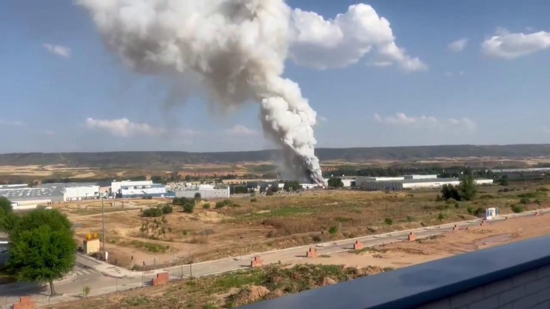 Varias explosiones provocan un incendio en una fábrica de baterías de litio de Azuqueca de Henares, en Guadalajara