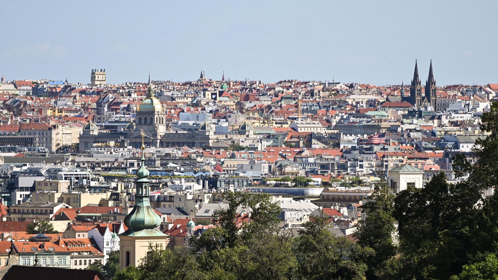 Vista general de Praga, capital de la República Checa, afectada este viernes por un apagón total junto a otras partes del país