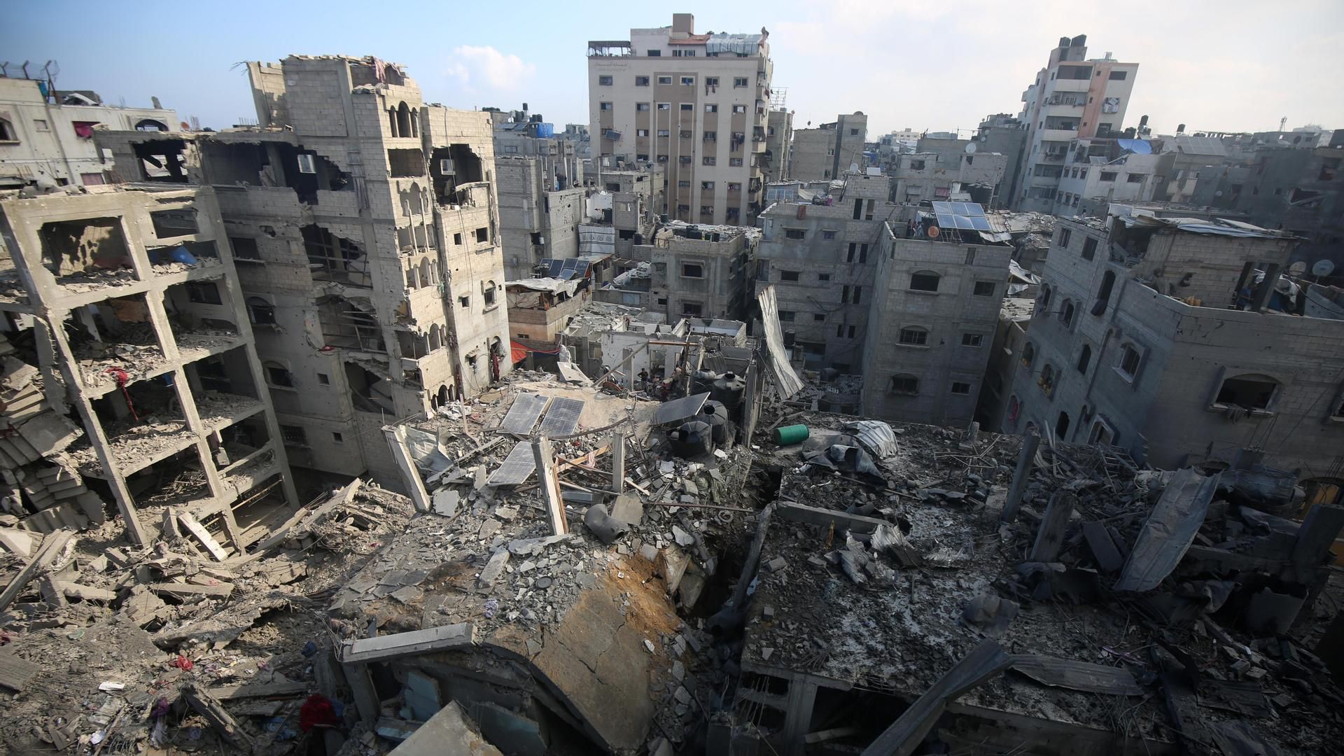 Vistas de una zona destruida por los ataques israelíes en la ciudad de Gaza