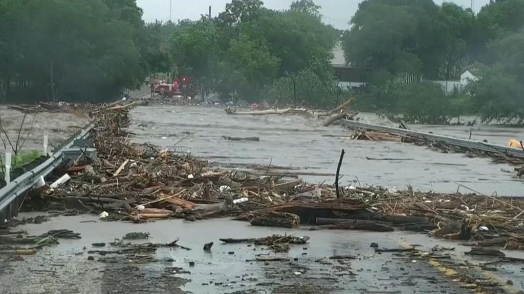 Al menos 24 muertos en Texas, EEUU, tras la crecida del río Guadalupe: hay 20 niñas desaparecidas